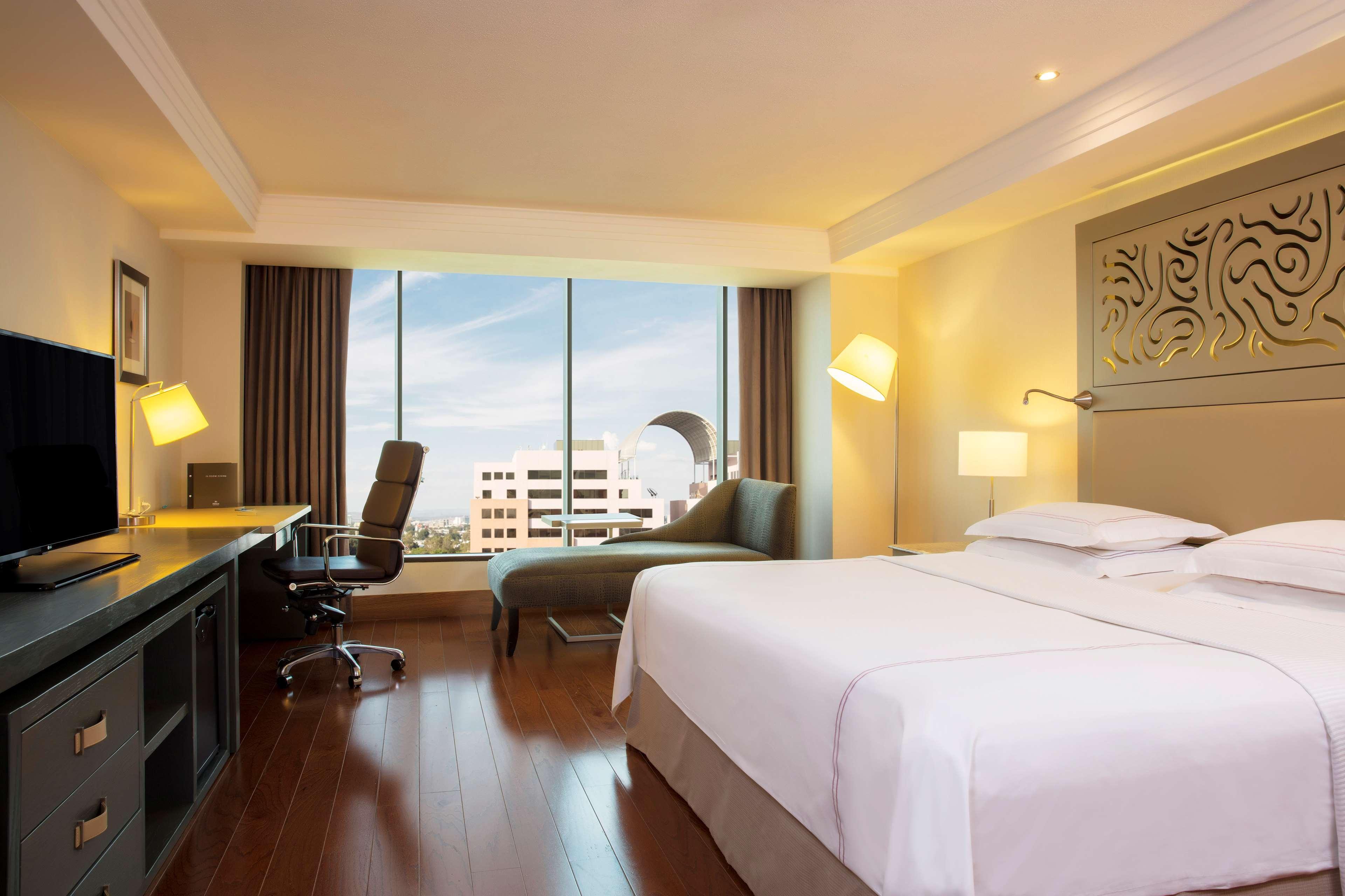 Barcelo Guadalajara Hotell Exteriör bild