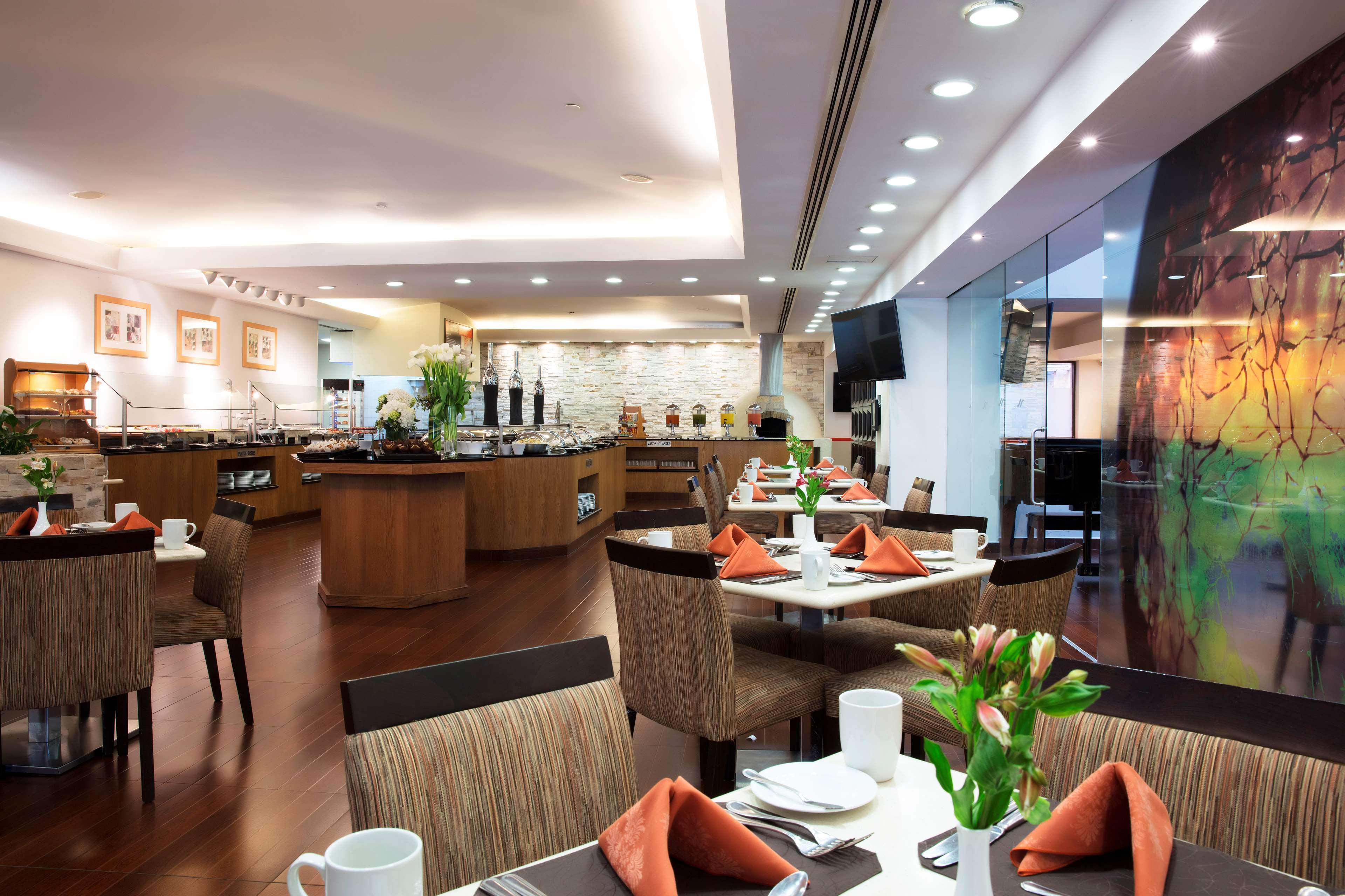 Barcelo Guadalajara Hotell Exteriör bild The interior of the lounge