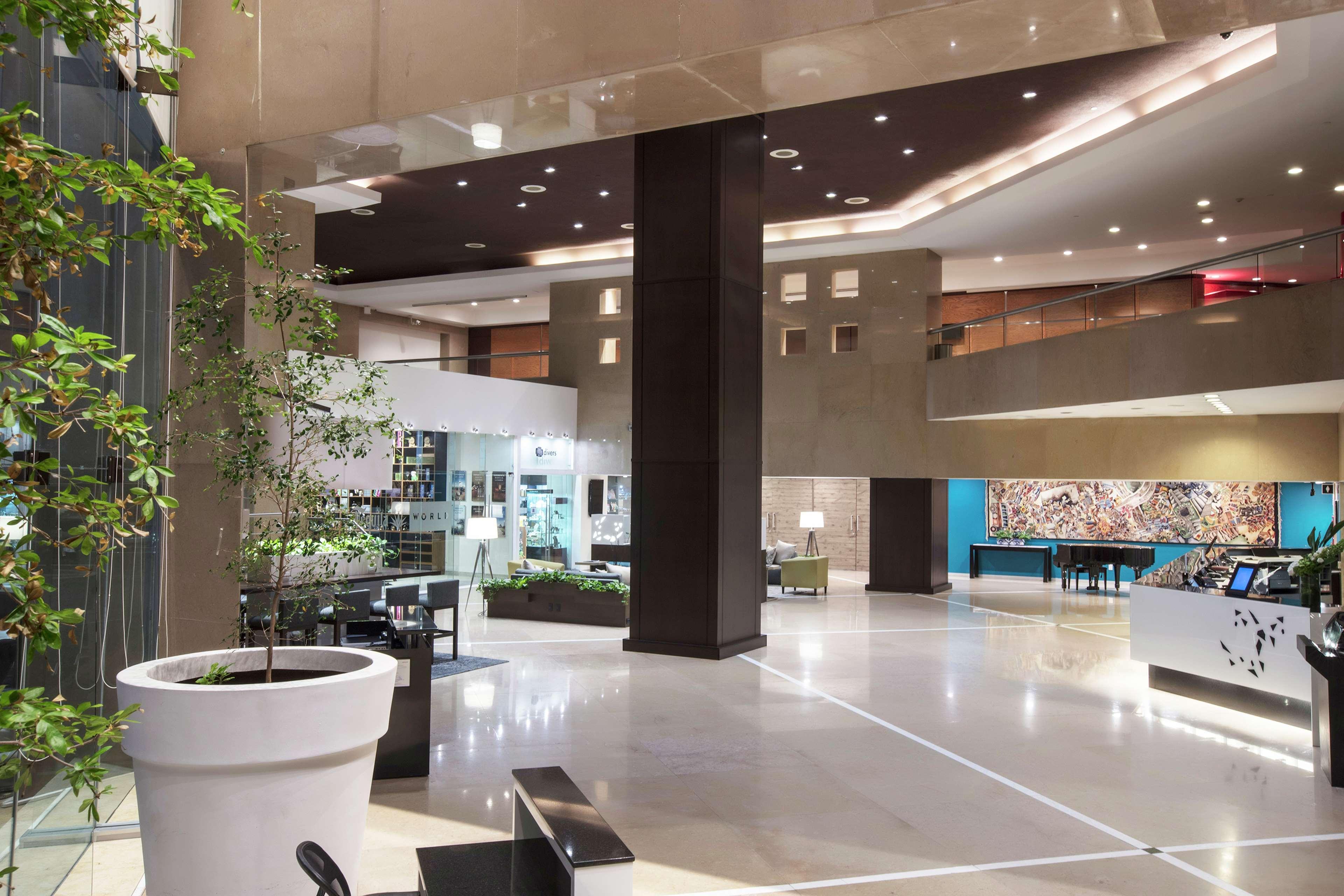 Barcelo Guadalajara Hotell Exteriör bild The lobby of the hotel