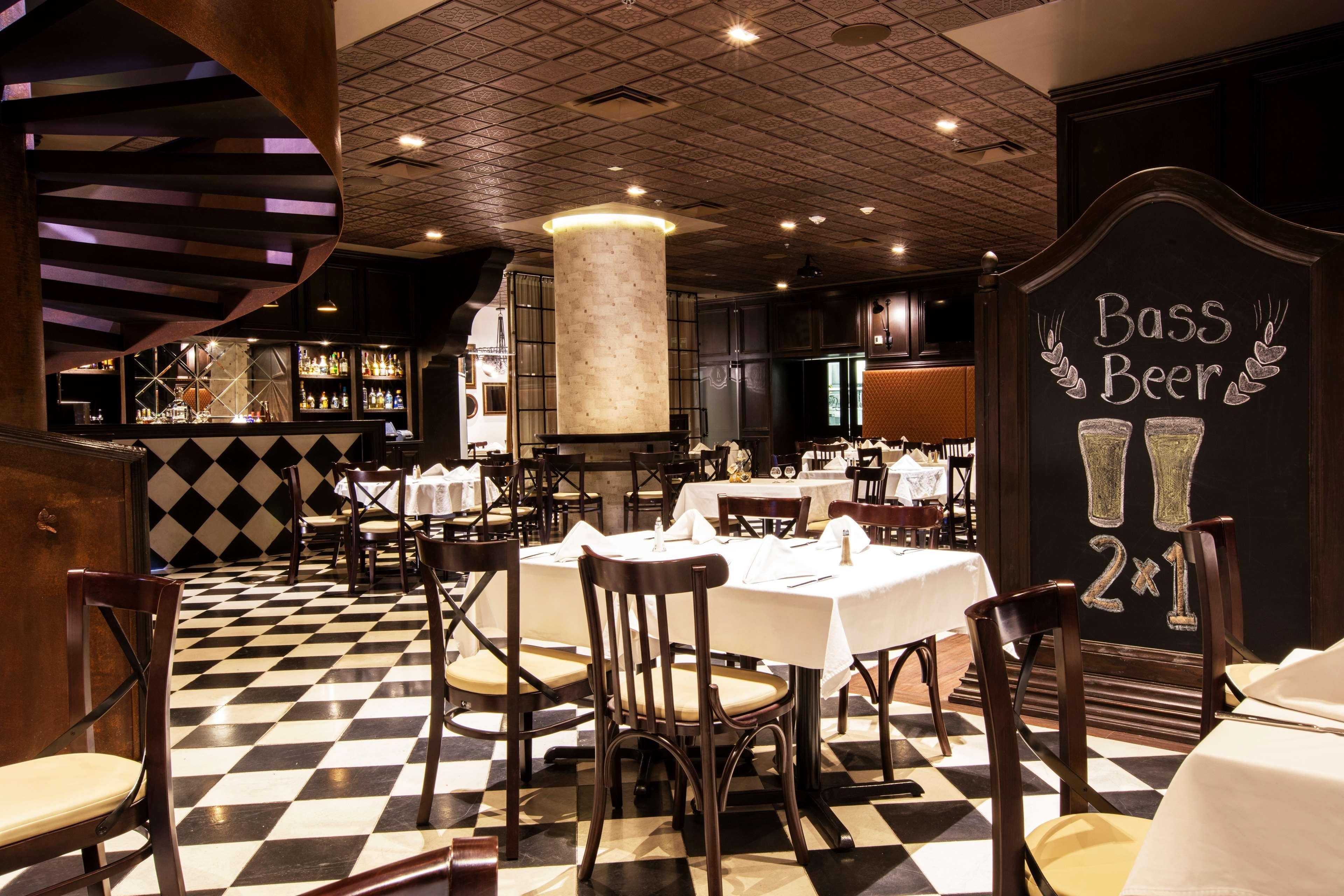 Barcelo Guadalajara Hotell Exteriör bild Brasserie restaurant