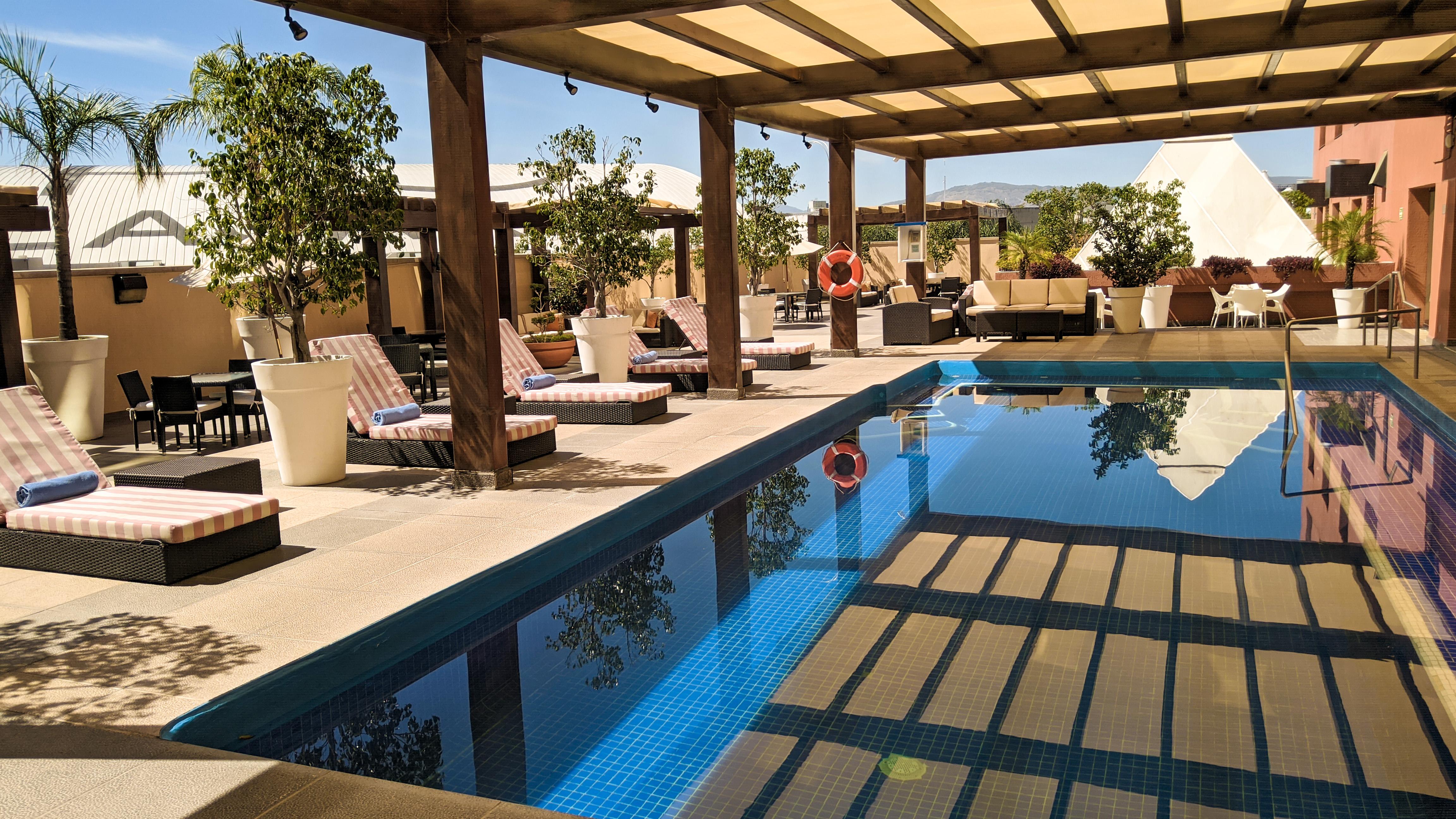 Barcelo Guadalajara Hotell Exteriör bild Rooftop pool at the Four Seasons Hotel, Cairo
