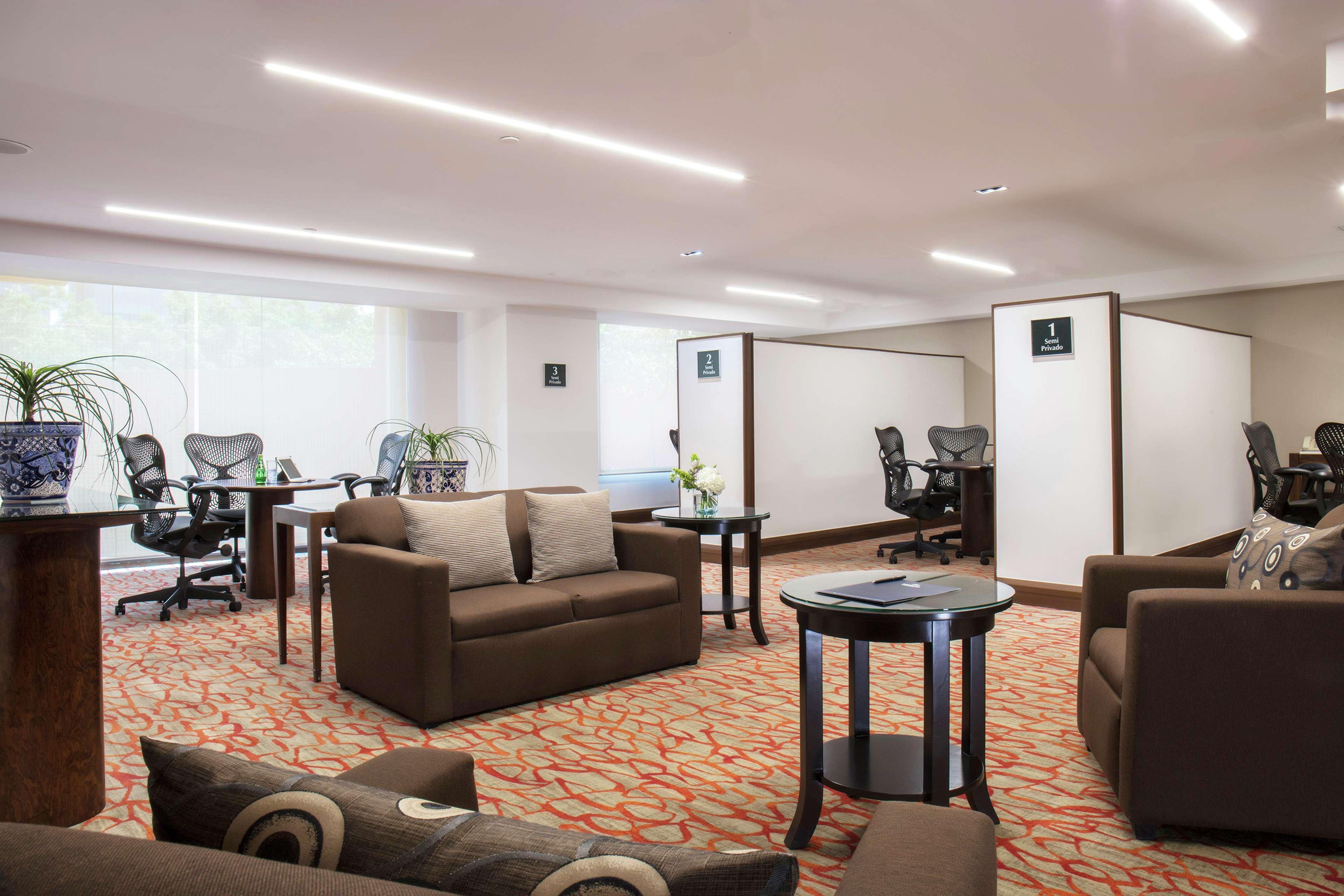 Barcelo Guadalajara Hotell Exteriör bild Business Center