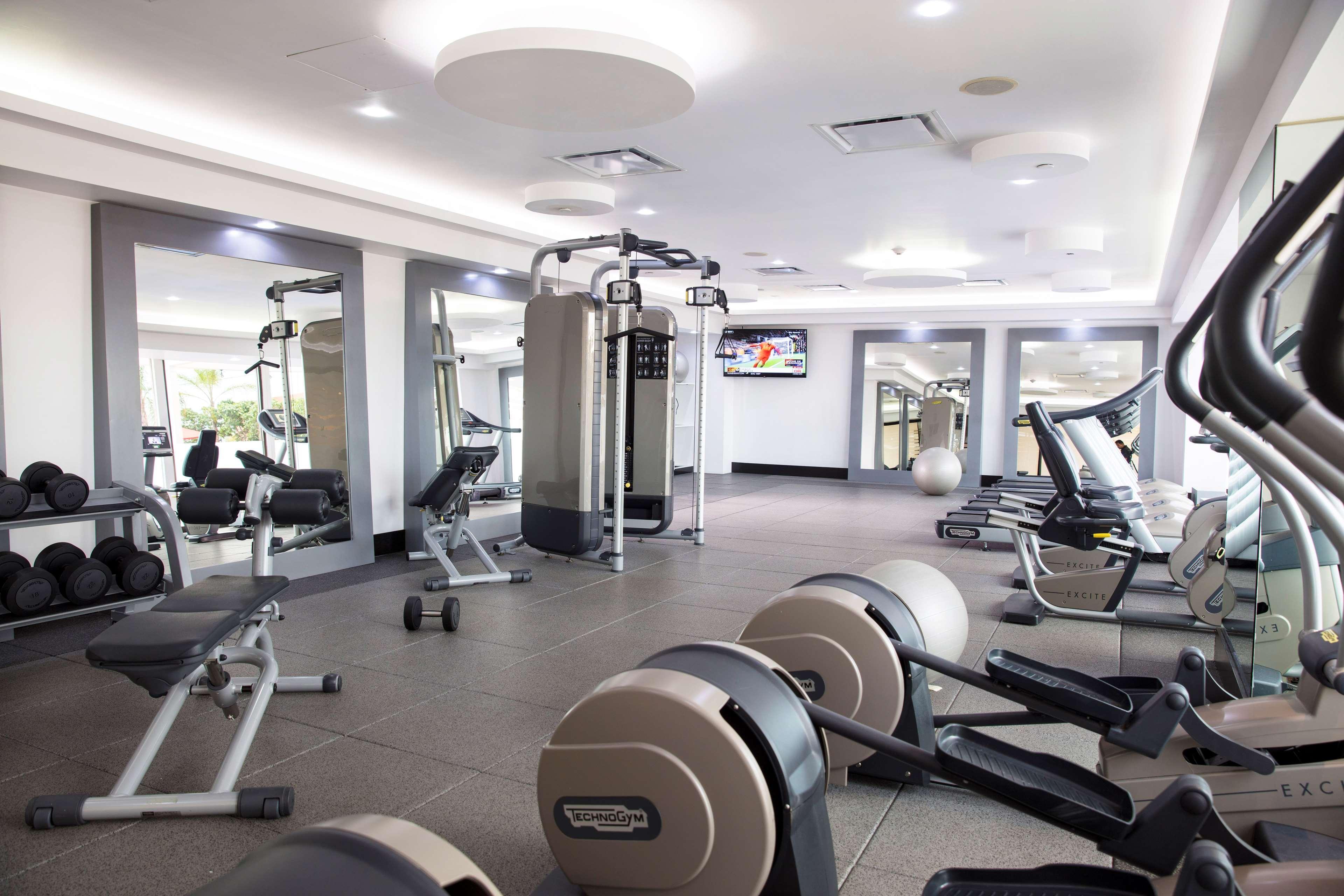Barcelo Guadalajara Hotell Exteriör bild The gym at the hotel