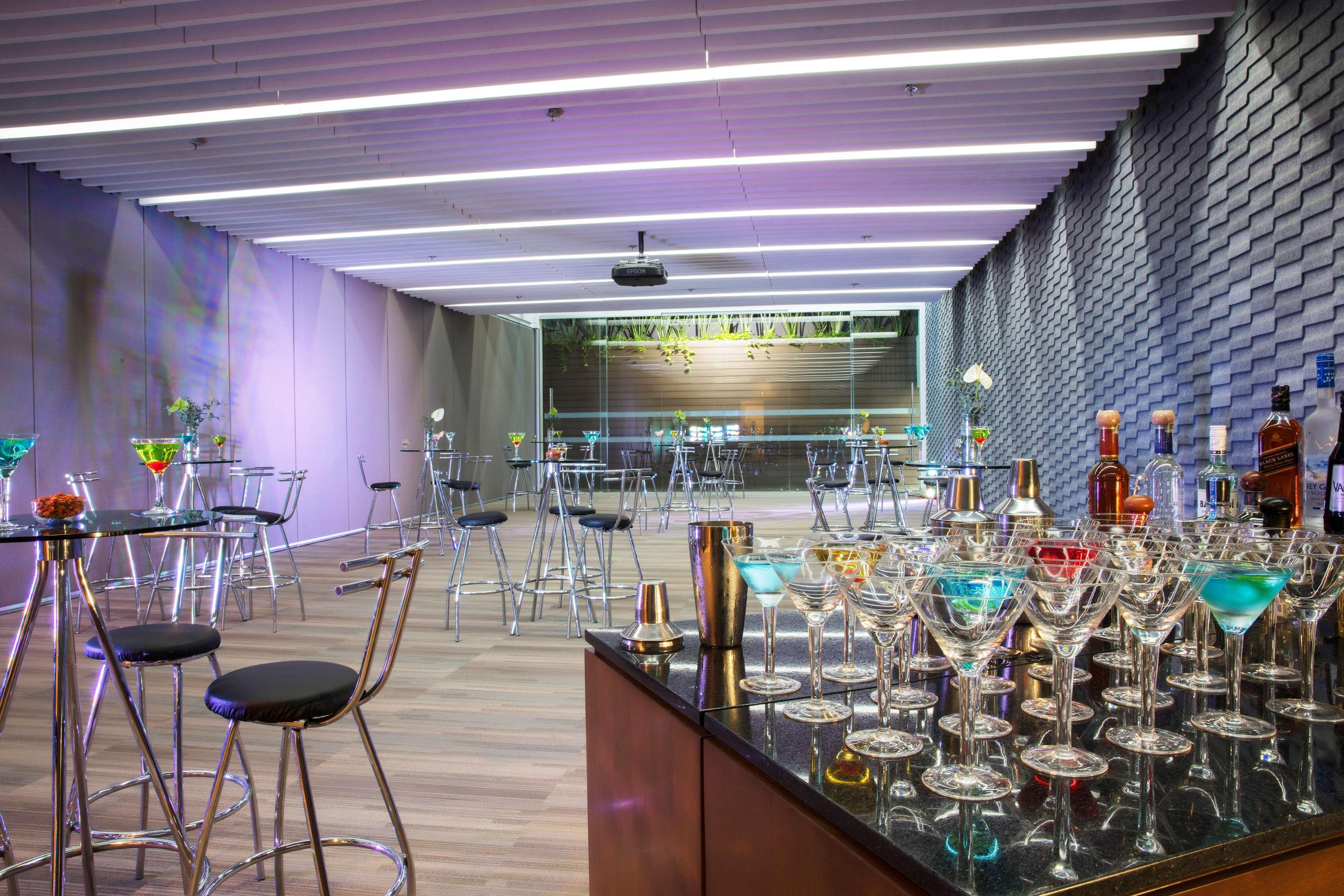 Barcelo Guadalajara Hotell Exteriör bild The bar at the 10th floor