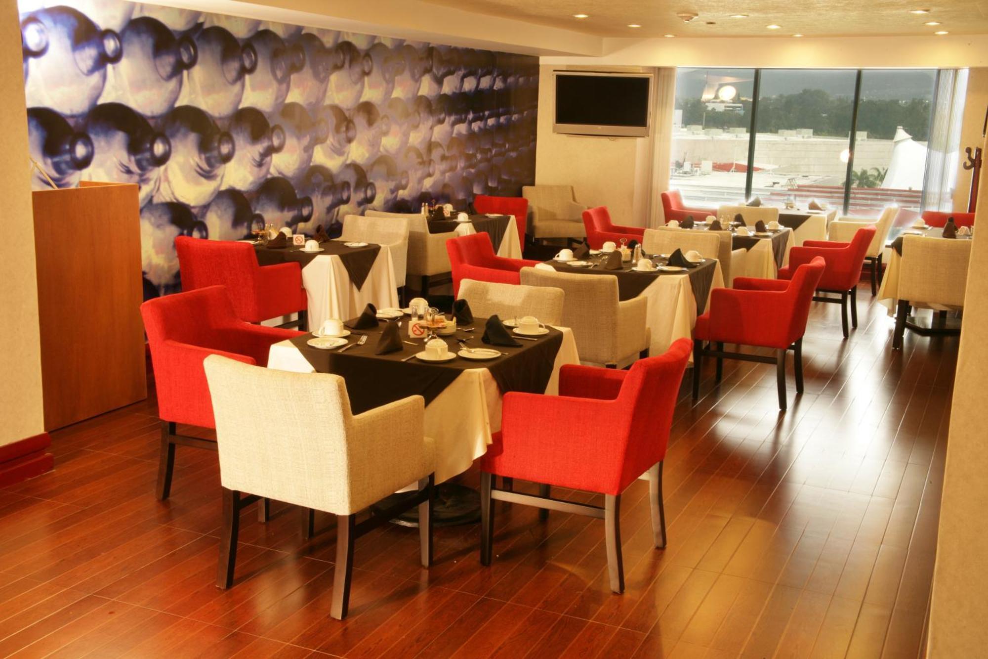 Barcelo Guadalajara Hotell Exteriör bild The interior of the restaurant